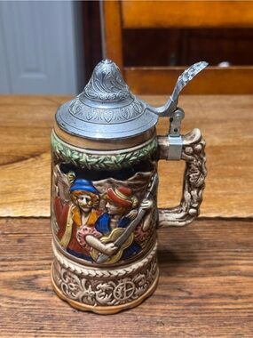 Vintage Toyo Japanese Musical Beer Mug With Lid 7.5 Tall / Design-Guitar Player